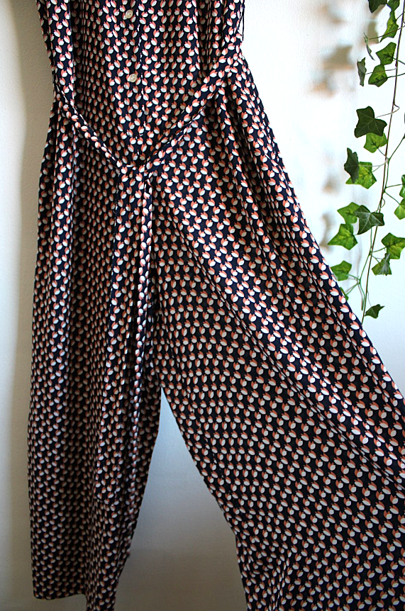 Vintage Patterned Pantsuit with Pockets!