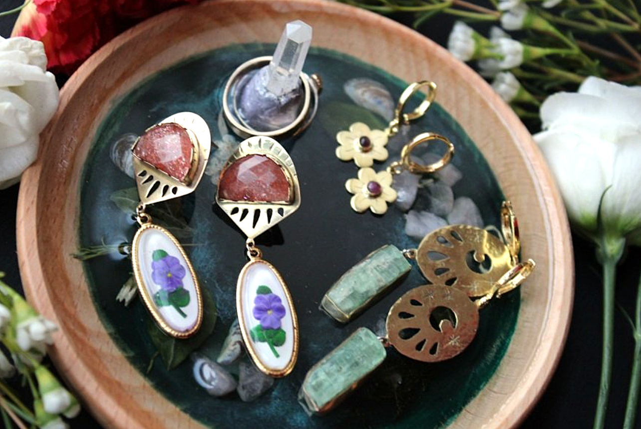 Pond Dish with Quartz Ring Holder