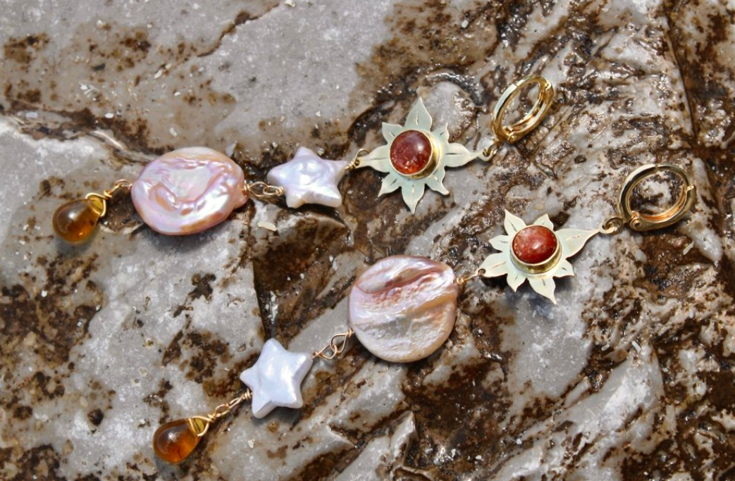 Day to Night Pearl Earrings