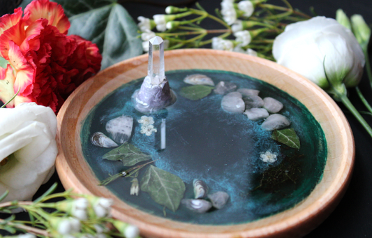 Pond Dish with Quartz Ring Holder