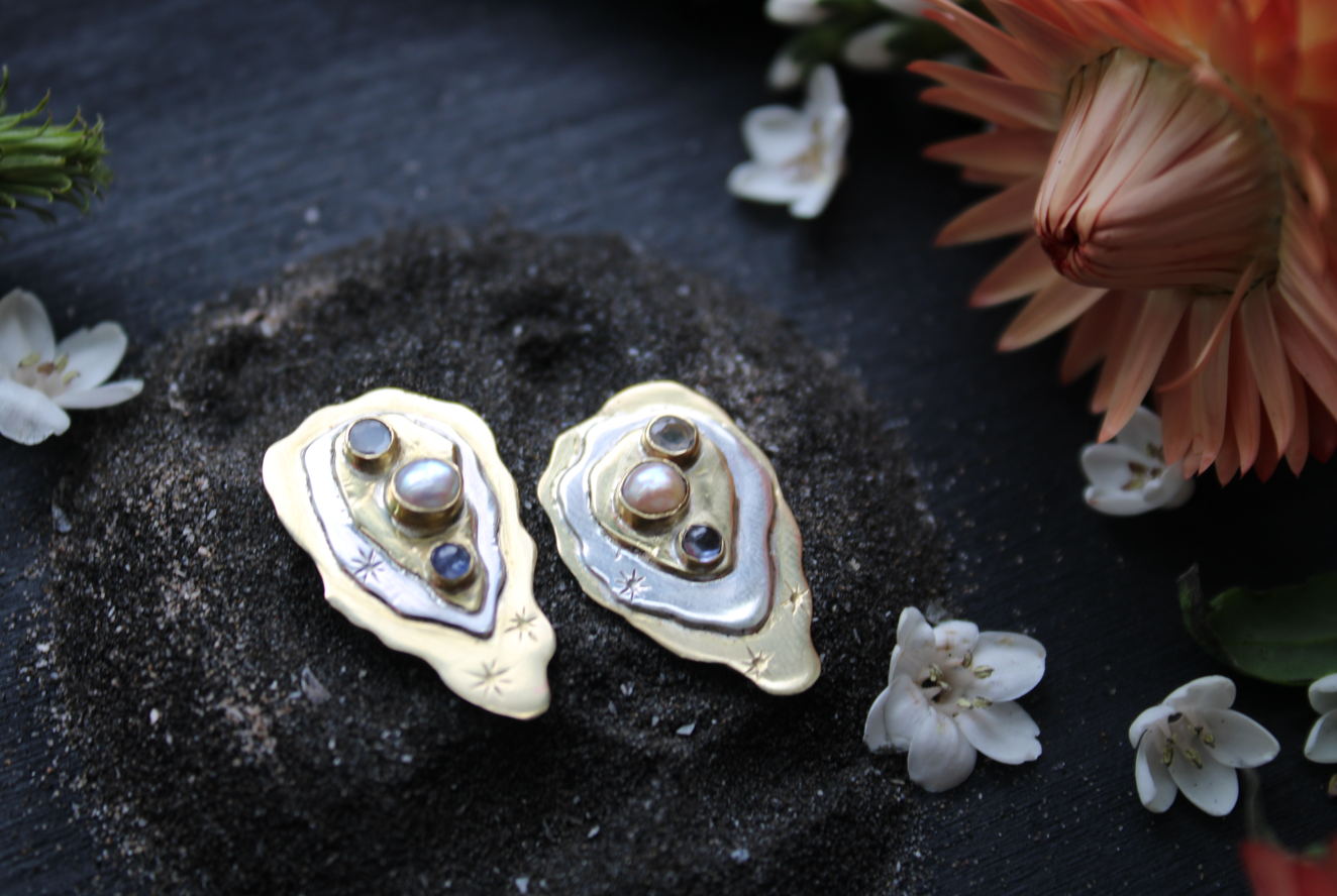 Oyster Dahling Earrings