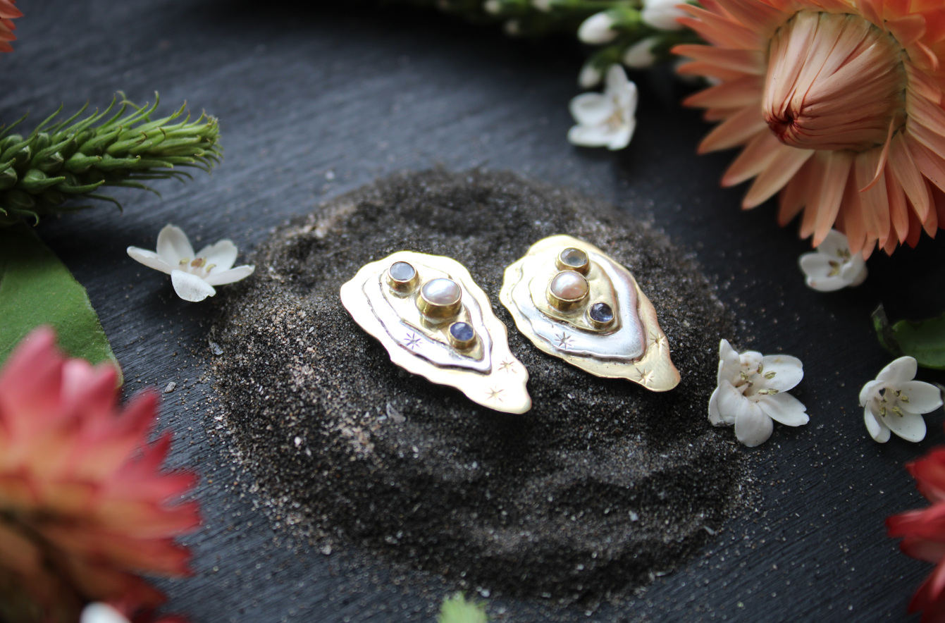 Oyster Dahling Earrings