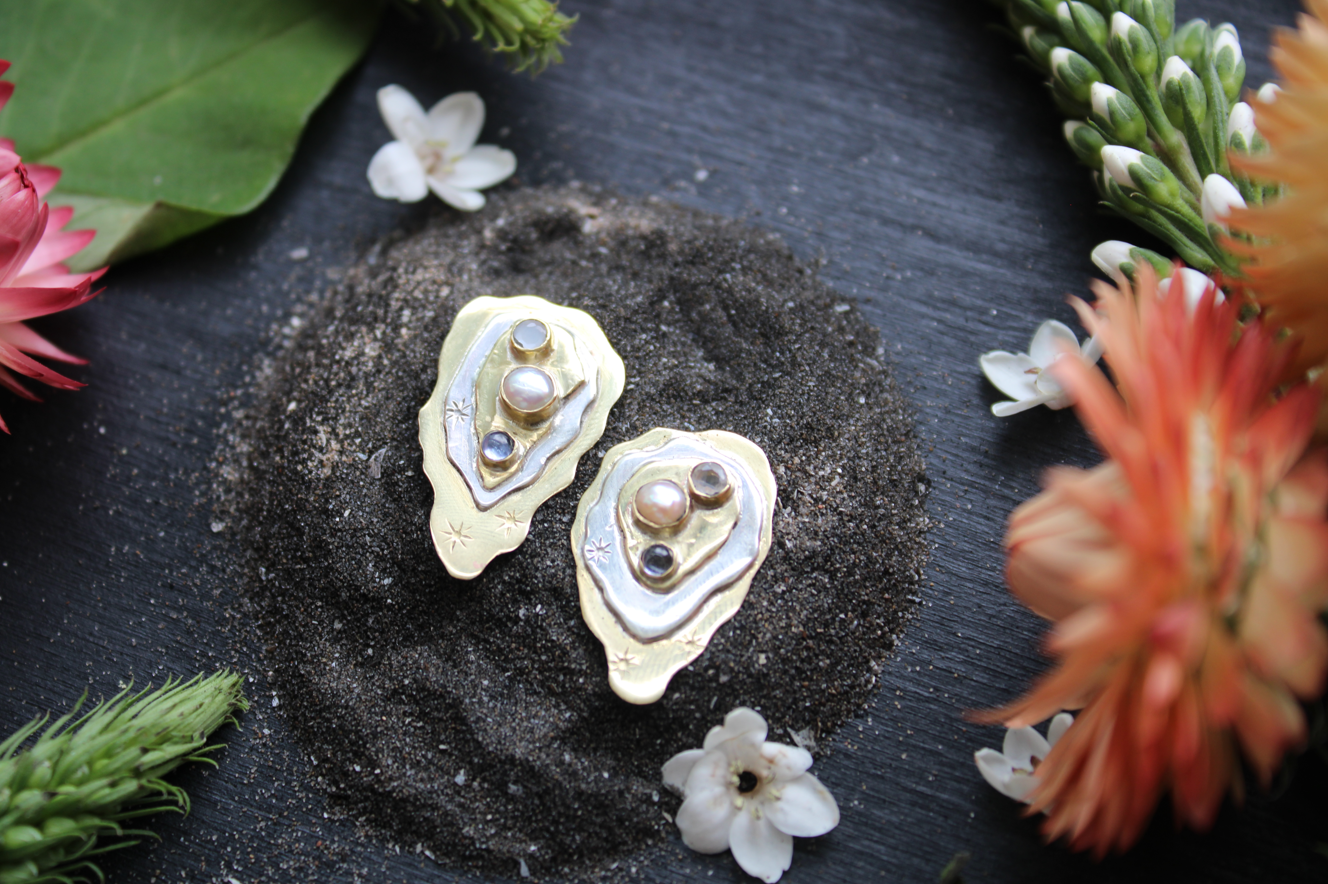 Oyster Dahling Earrings