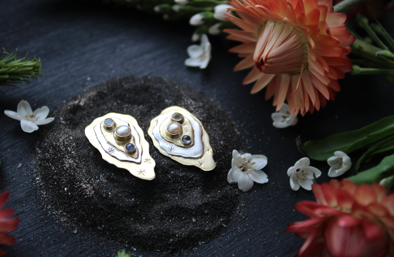 Oyster Dahling Earrings